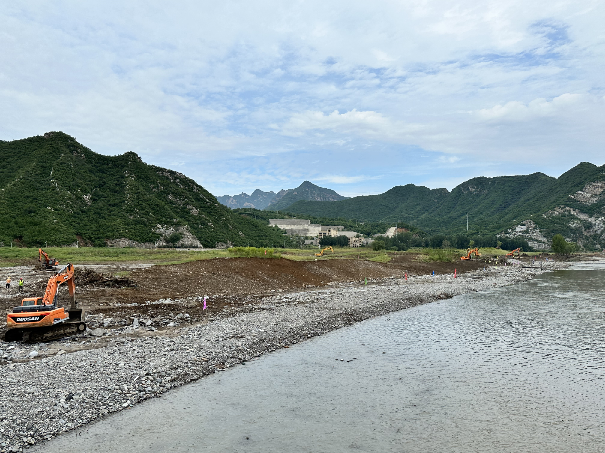 一線傳真 | 野溪橋至陳家莊橋區(qū)域1200米河道清理接近尾聲