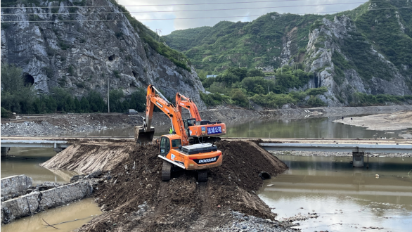 在河道應(yīng)急清理中彰顯首都國企擔當