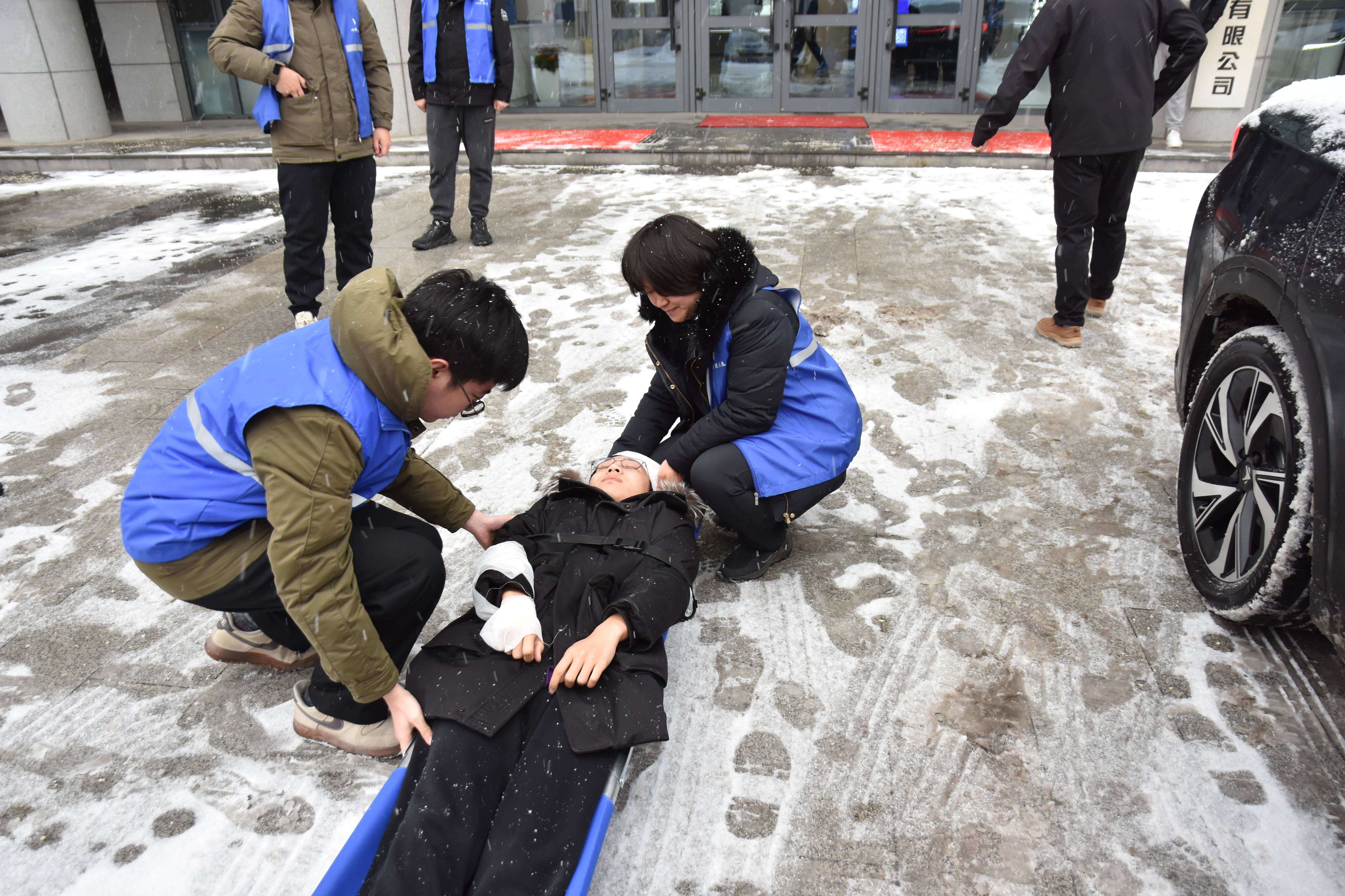 公司組織開展地震災(zāi)害應(yīng)對培訓(xùn)及地震逃生演練